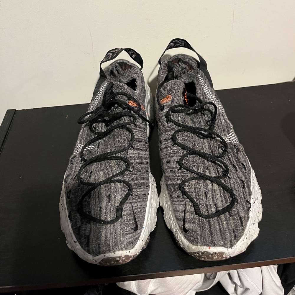 Size 10.5 Nike hippie